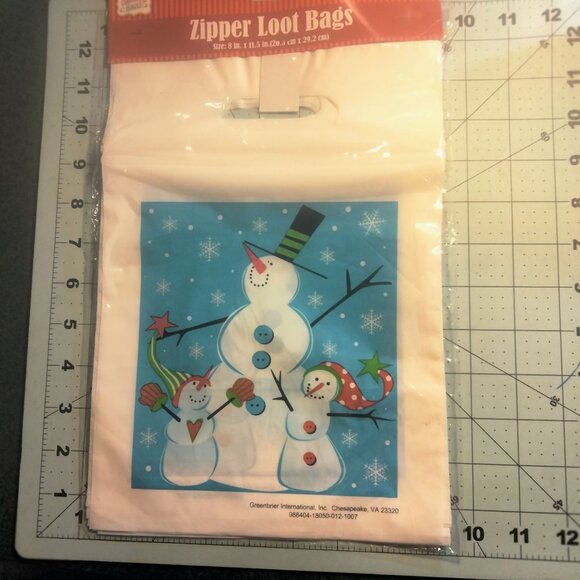 Christmas House Snowman Zipper Loot Bags 12 Count 8x11 Inch Plastic Treat Bags - Picture 3 of 7